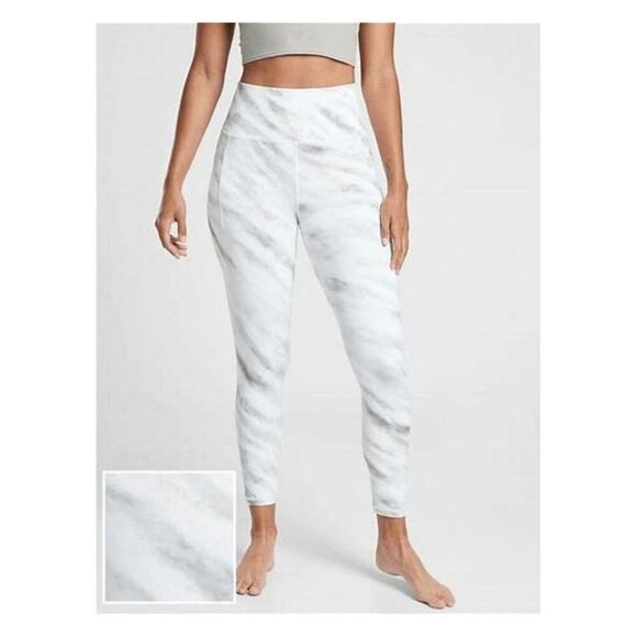 NWT Size Lrg Athleta Salutation Stash Pocket II Printed 7/8 - Picture 1 of 3